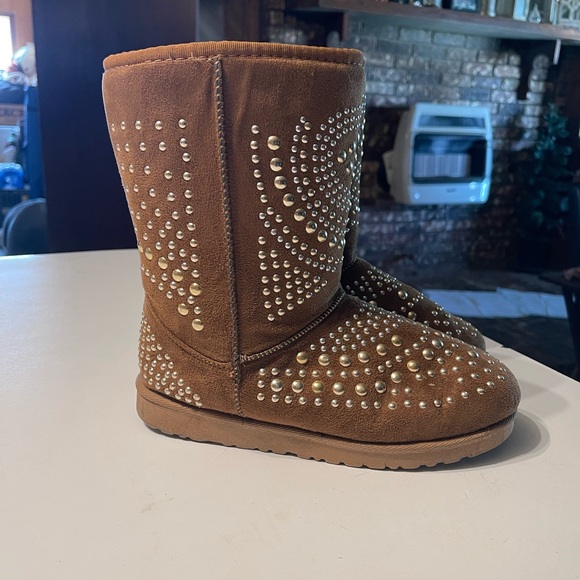 ybl Shoes - YJL Chestnut Studded Faux Suede Winter Boots Size 8 Boho Rockstar Bling